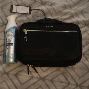 Tumi Medina cosmetic